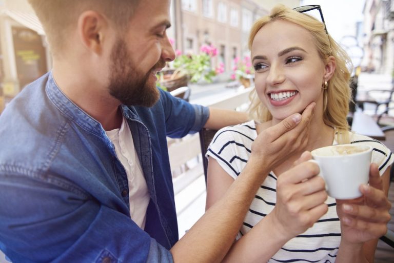 Interesse An Einer Guten Freundin Wie Du Mit Einer Guten Freundin Richtig Flirtest 